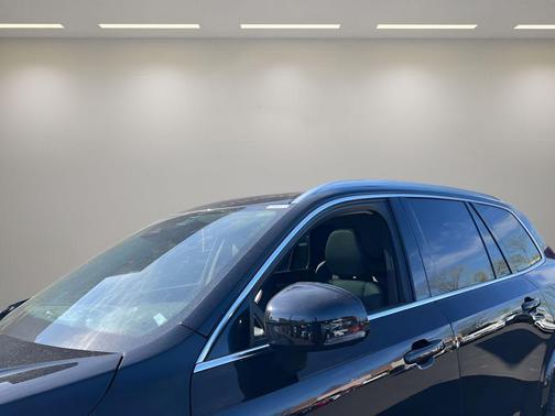 Onyx Black Metallic 2024 Volvo XC90 B5 Core Bright Theme