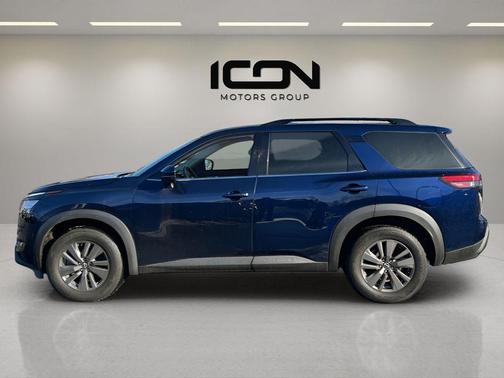 Deep Ocean Blue Pearl 2022 Nissan Pathfinder SV 2WD