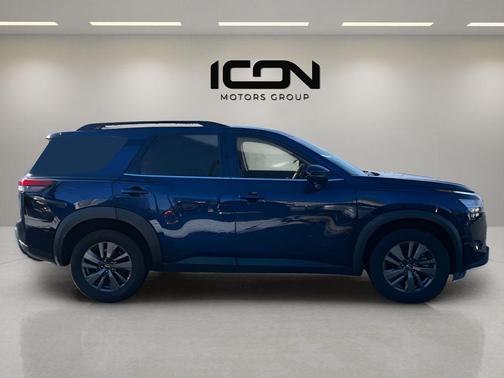 Deep Ocean Blue Pearl 2022 Nissan Pathfinder SV 2WD