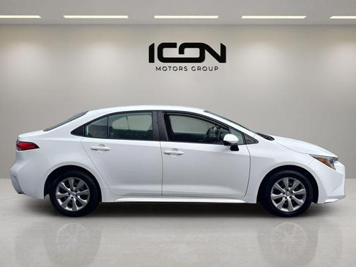 Super White 2021 Toyota Corolla LE