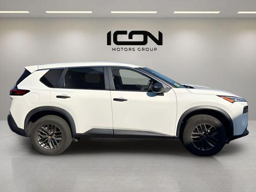 Glacier White 2022 Nissan Rogue S