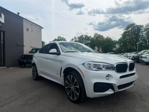 Mineral White Metallic 2019 BMW X6 xDrive35i