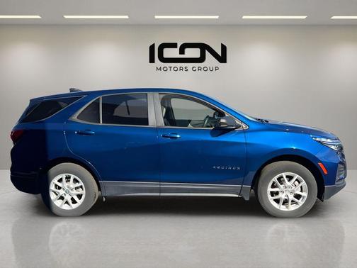 Blue Glow Metallic 2022 Chevrolet Equinox LS