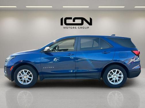 Blue Glow Metallic 2022 Chevrolet Equinox LS
