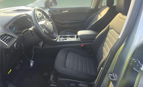 Iconic Silver Metallic 2024 Ford Edge SE