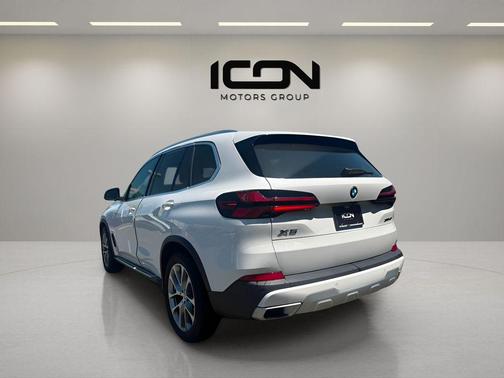 Alpine White 2026 BMW X5 xDrive40i