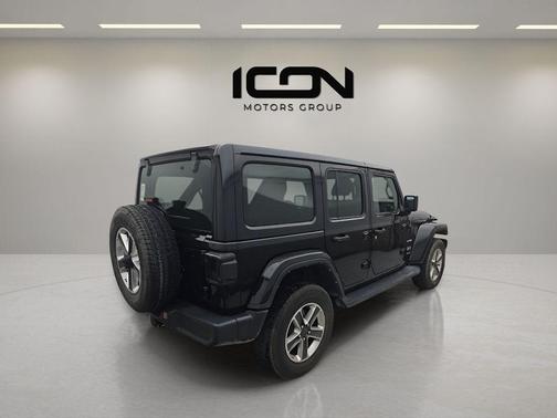 Black Clearcoat 2022 Jeep Wrangler Unlimited Sahara