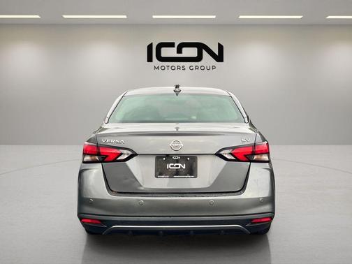 Gun Metallic 2021 Nissan Versa 1.6 SV
