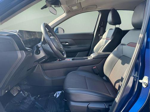 Deep Blue Pearl 2025 Nissan Kicks SR