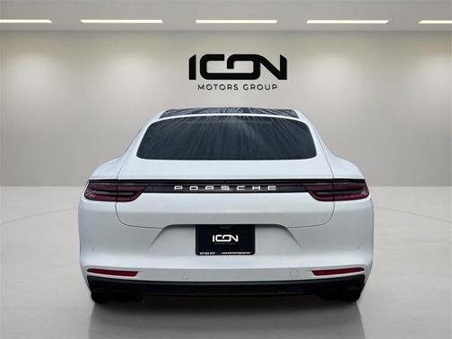 2018 Porsche Panamera 