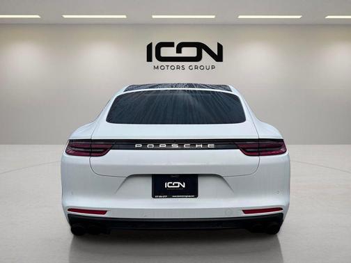 2018 Porsche Panamera Base