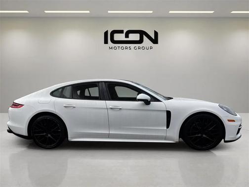 2018 Porsche Panamera 