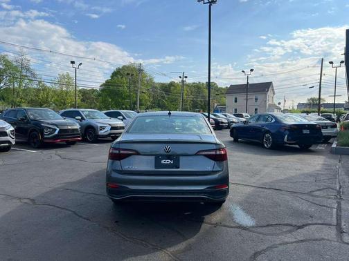 Platinum Gray Metallic 2024 Volkswagen Jetta 1.5T SE