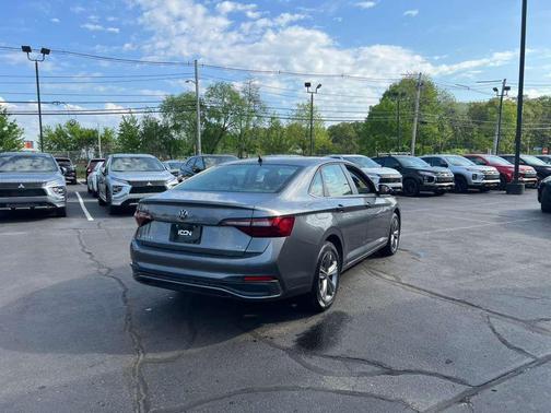 Platinum Gray Metallic 2024 Volkswagen Jetta 1.5T SE