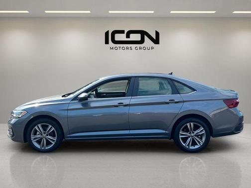 Platinum Gray Metallic 2024 Volkswagen Jetta 1.5T SE