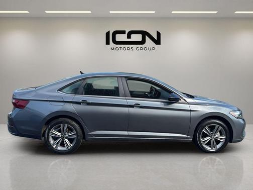 Platinum Gray Metallic 2024 Volkswagen Jetta 1.5T SE