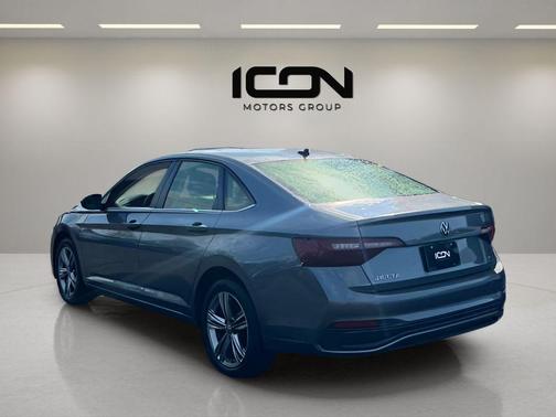 Platinum Gray Metallic 2024 Volkswagen Jetta 1.5T SE