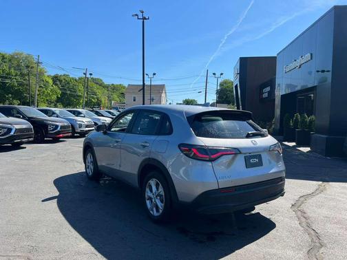 Lunar Silver Metallic 2025 Honda HR-V LX