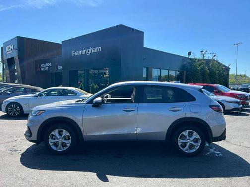 Lunar Silver Metallic 2025 Honda HR-V LX