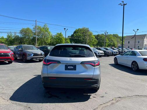 Lunar Silver Metallic 2025 Honda HR-V LX
