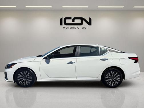 Glacier White 2025 Nissan Altima 2.5 SV