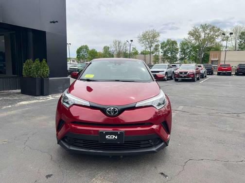 Blizzard Pearl 2018 Toyota C-HR XLE
