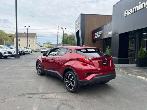 Blizzard Pearl 2018 Toyota C-HR XLE