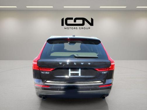 Onyx Black Metallic 2021 Volvo XC60 T6 Momentum