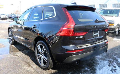 Onyx Black Metallic 2021 Volvo XC60 T6 Momentum