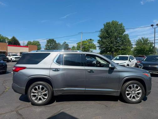 Satin Steel Metallic 2021 Chevrolet Traverse Premier