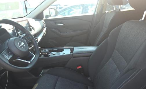 Brilliant Silver Metallic 2024 Nissan Rogue SV