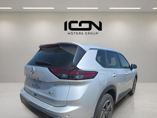 Brilliant Silver Metallic 2024 Nissan Rogue SV