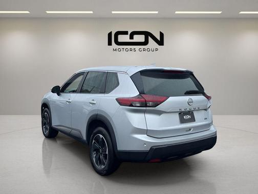 Brilliant Silver Metallic 2024 Nissan Rogue SV
