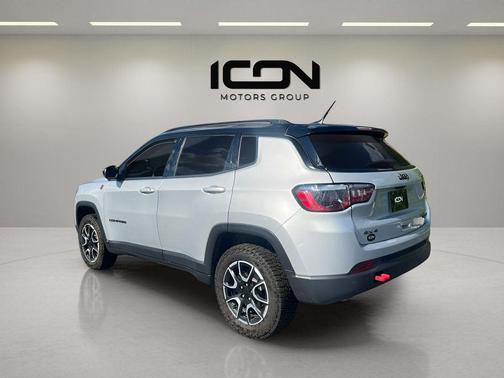 Silver Zynith Metallic Clearcoat 2024 Jeep Compass Trailhawk