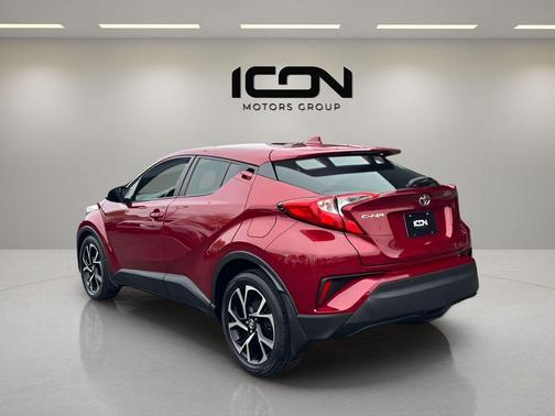 Blizzard Pearl 2018 Toyota C-HR XLE