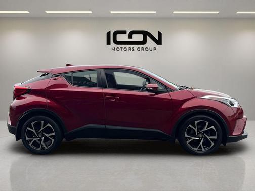 Blizzard Pearl 2018 Toyota C-HR XLE