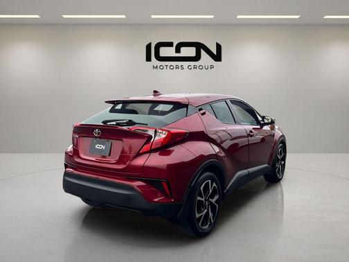 Blizzard Pearl 2018 Toyota C-HR XLE