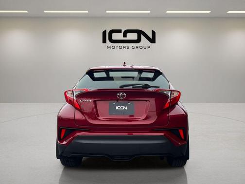 Blizzard Pearl 2018 Toyota C-HR XLE