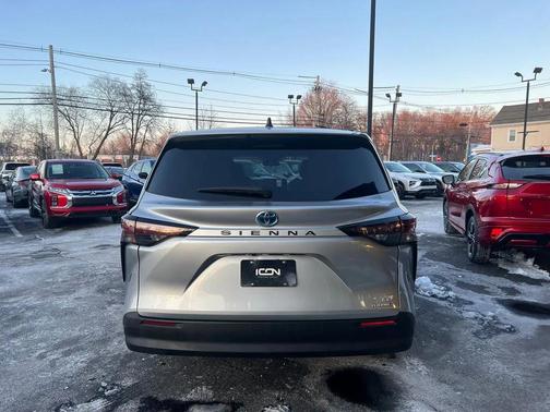 2024 Toyota Sienna LE