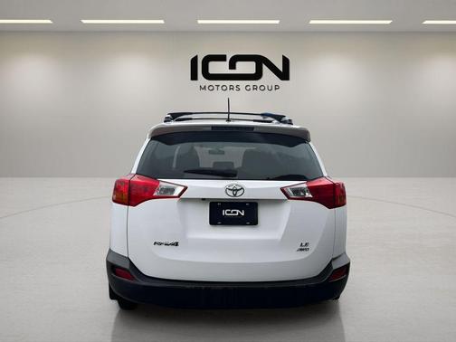 Super White 2015 Toyota RAV4 LE