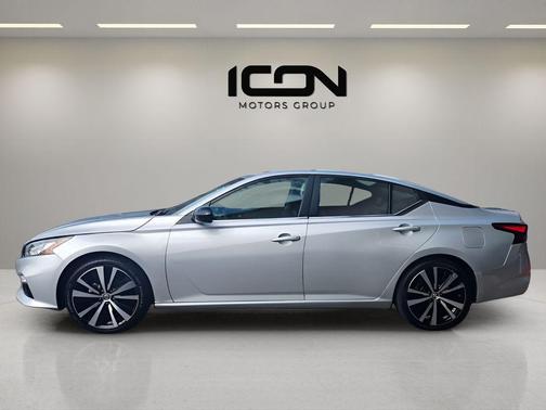 Brilliant Silver Metallic 2021 Nissan Altima SR FWD