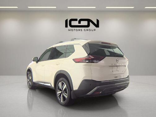 Pearl White Tricoat 2023 Nissan Rogue SL