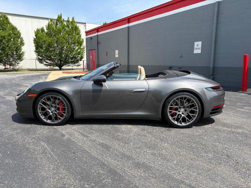 Agate Grey Metallic 2020 Porsche 911 Carrera 4S Cabriolet