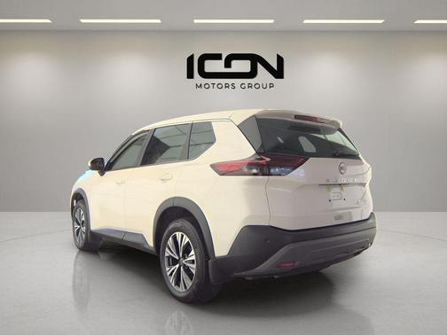 Pearl White Tricoat 2023 Nissan Rogue SV