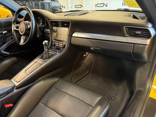 2017 Porsche 911 Carrera