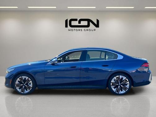 Phytonic Blue Metallic 2026 BMW 540 xDrive