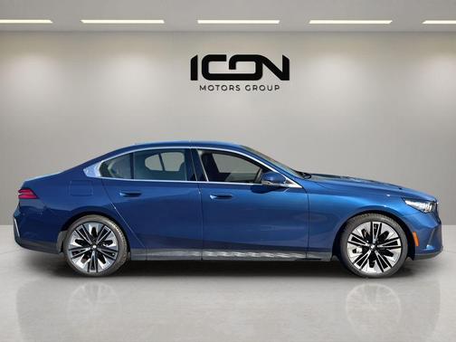 Phytonic Blue Metallic 2026 BMW 540 xDrive