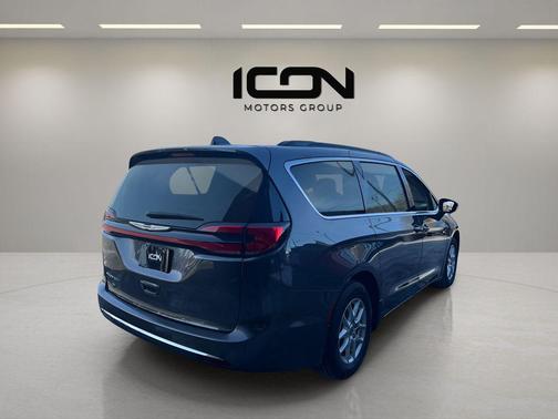 Granite Crystal Metallic Clearcoat 2022 Chrysler Pacifica Touring L