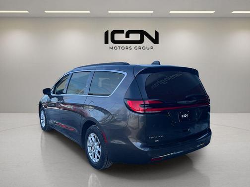 Granite Crystal Metallic Clearcoat 2022 Chrysler Pacifica Touring L