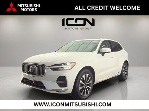 Crystal White Metallic 2023 Volvo XC60 B5 Plus Bright Theme
